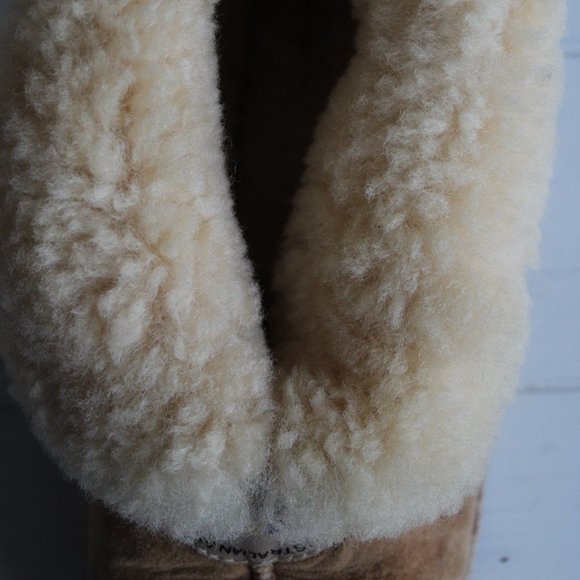 UGG Mini Boot, Genuine Australian Sheepskin Chand's Boots, Size 5 - Picture 4 of 6